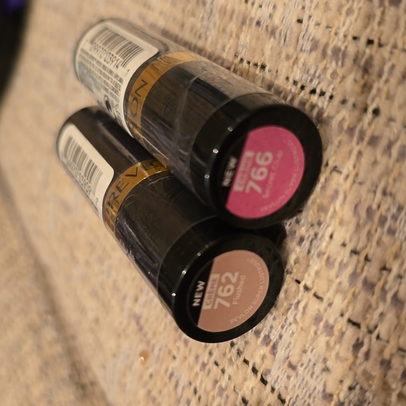 REVLON BRAND WOMEN'S SUPER LUSTROUS LIPSTICK BUNDLE OF 2 - Picture 5 of 8